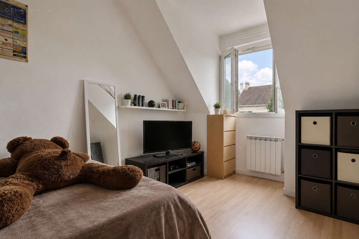 Maison familiale de 4 chambres avec dépendance, garage et fort potentiel d'évolution à Tremblay-en-France - photo 9