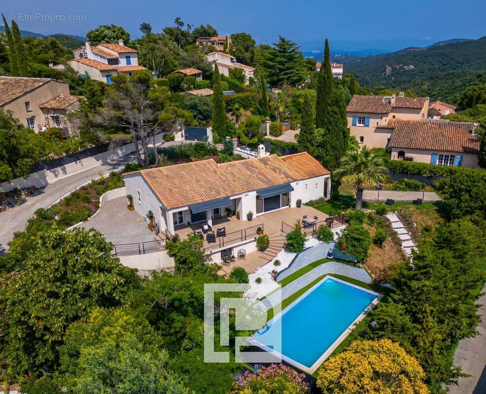 Maison à MANDELIEU-LA-NAPOULE