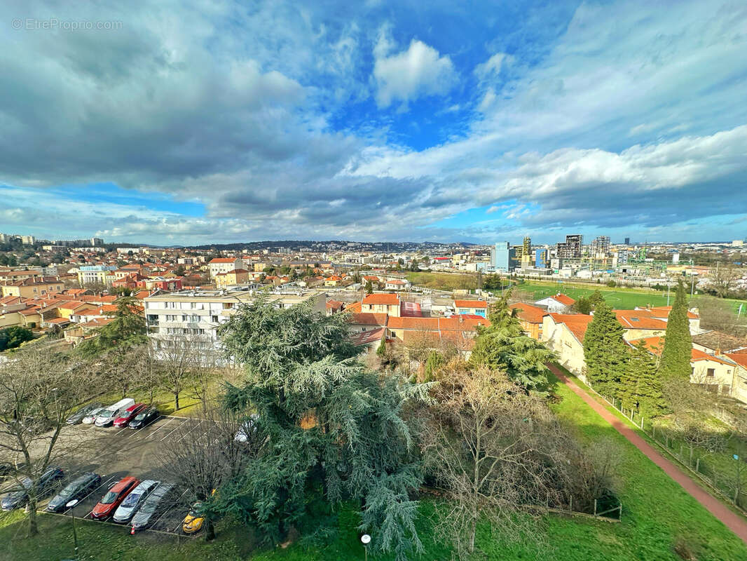 Appartement à PIERRE-BENITE