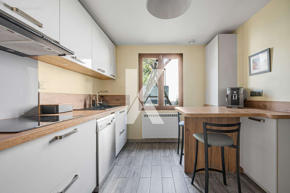 cuisine équipée, aménagée - Maison à ARGENTEUIL