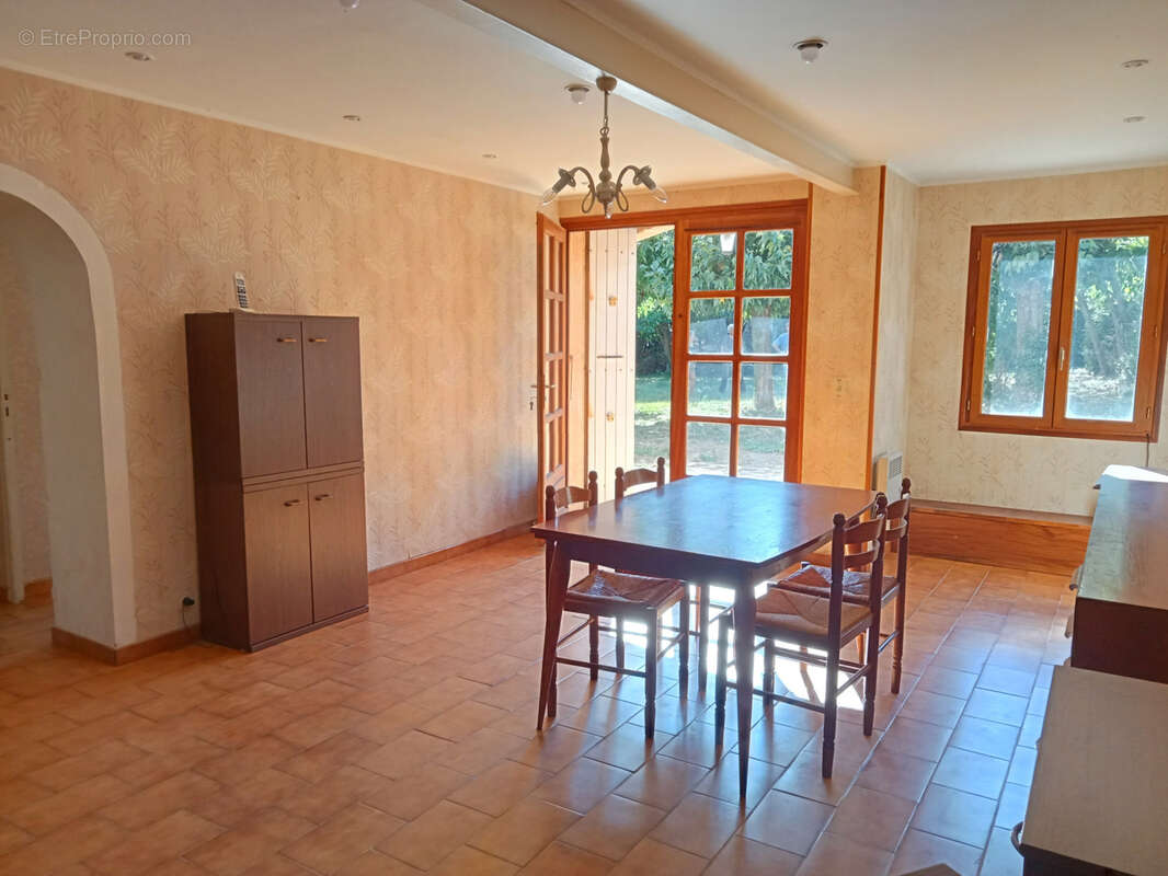 Maison à SAINT-LAURENT-DU-PAPE