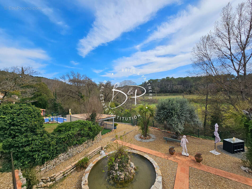 Maison à ENTRECASTEAUX