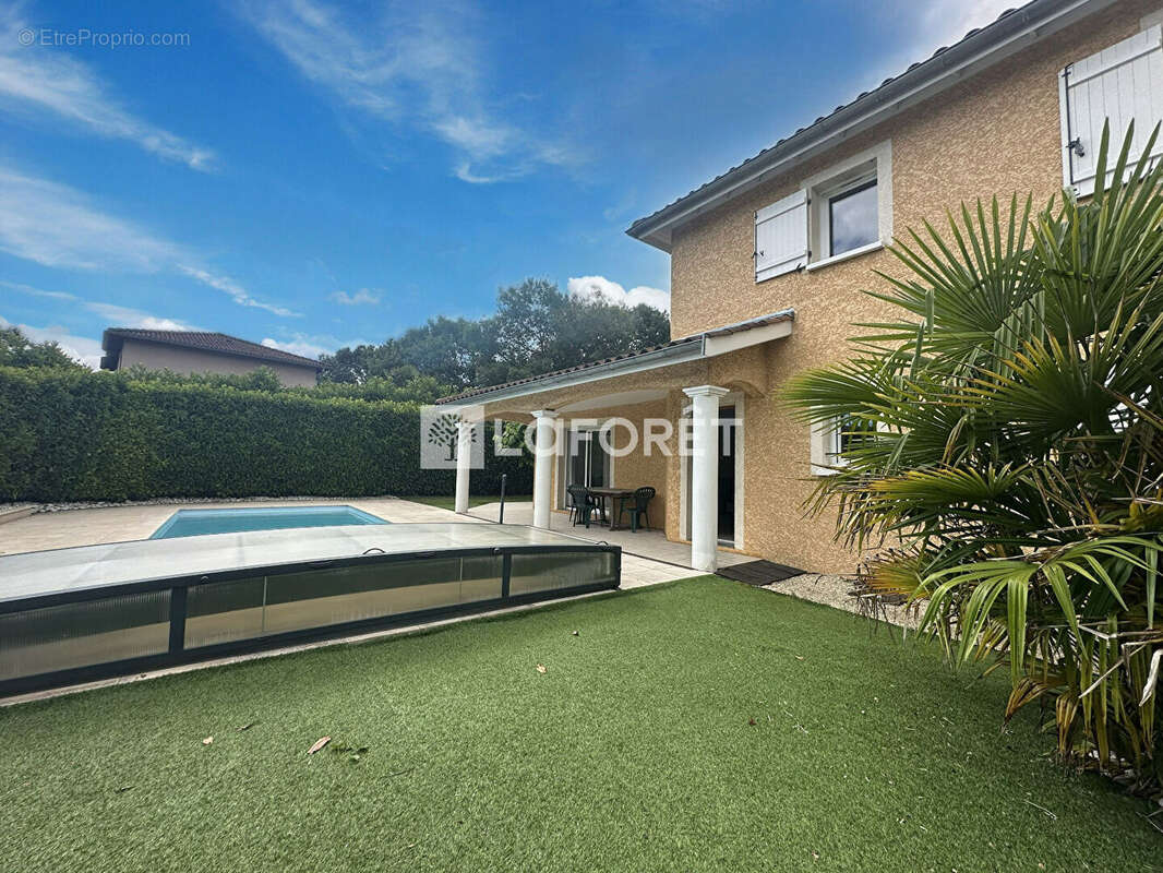 Maison à vendre Neuville Les Dames 7 pièce(s) 129.86 m2 - photo 3