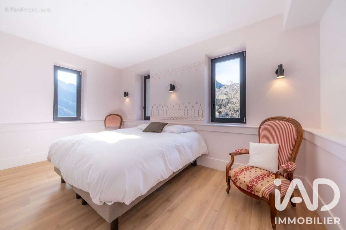 Commerce 140 m² à Saint-Jean-De-Maurienne  - photo 7