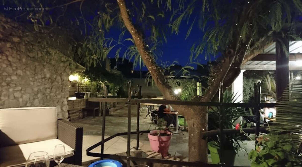 Commerce à SALLES-D'AUDE