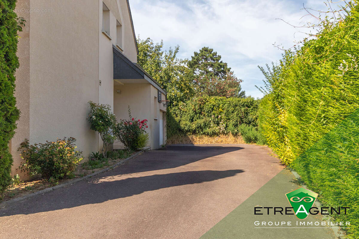 Maison CAEN - 206 m² - 6 chambres - photo 2