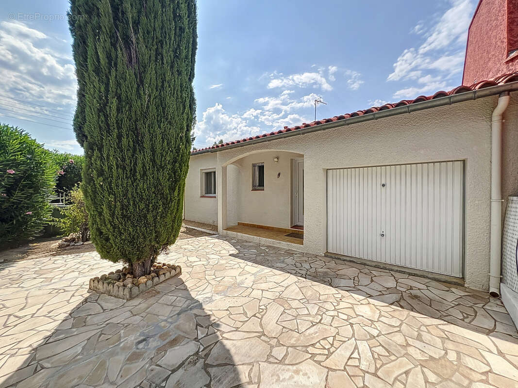 Maison à SAINT-LAURENT-DE-LA-SALANQUE