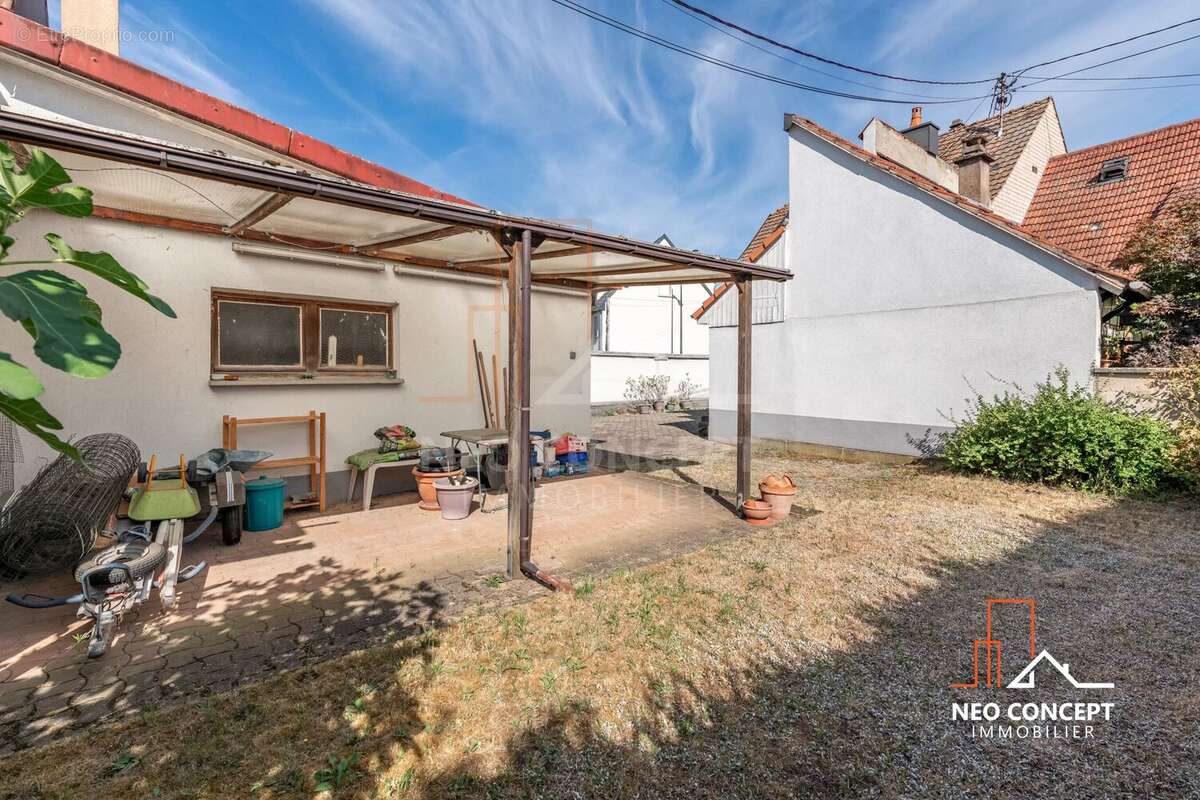 Maison familiale de caractère – 164 m² habitables – Garage double – Combles aménageables – Panneaux photovoltaïques - photo 3