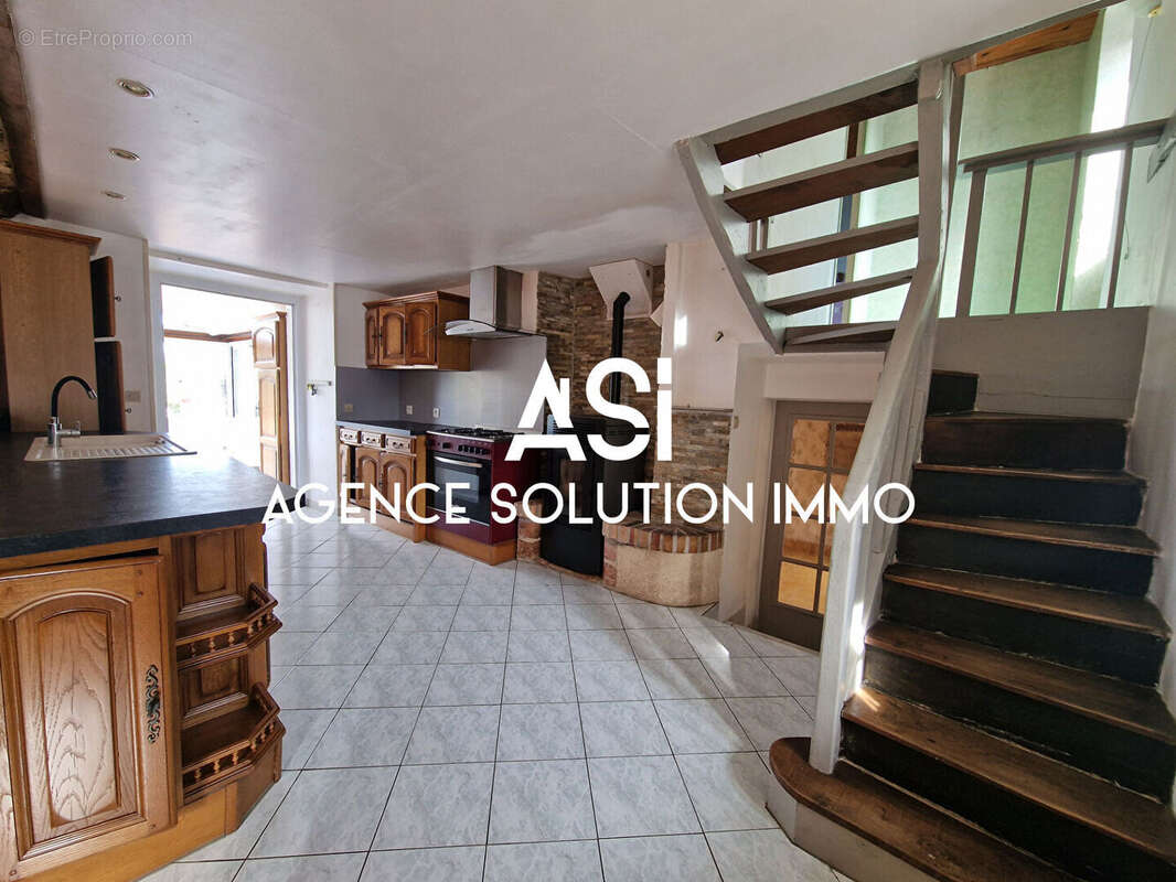 Maison Saint Sulpice 121 m²  - 3 chambres sur 1287 m² de terrain et 4 garages et car-port - photo 7