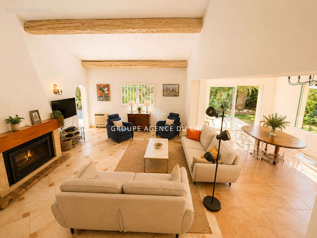 Villa à vendre avec 4 chambres et piscine à 100m des criques de saint-aygulf - photo 11