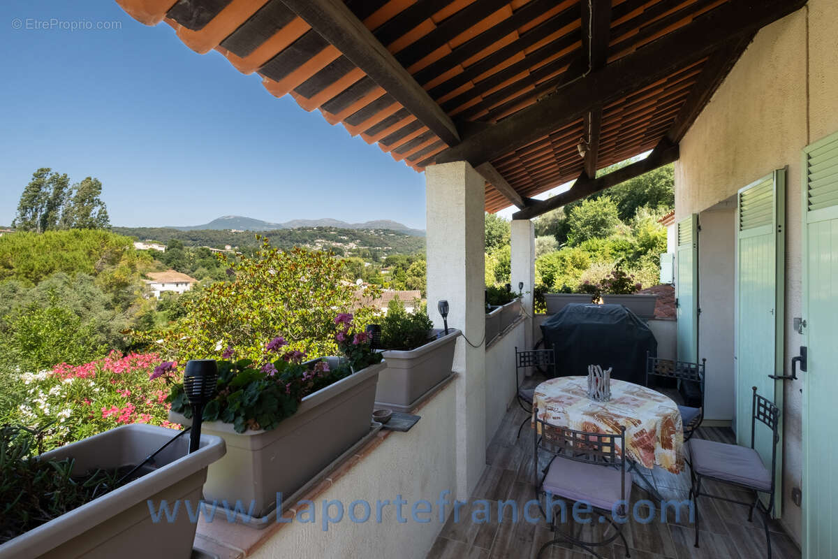 Saint-Paul de Vence Haut de Villa 140 m2, 4 pièces avec Terrasses et Jardin - photo 8