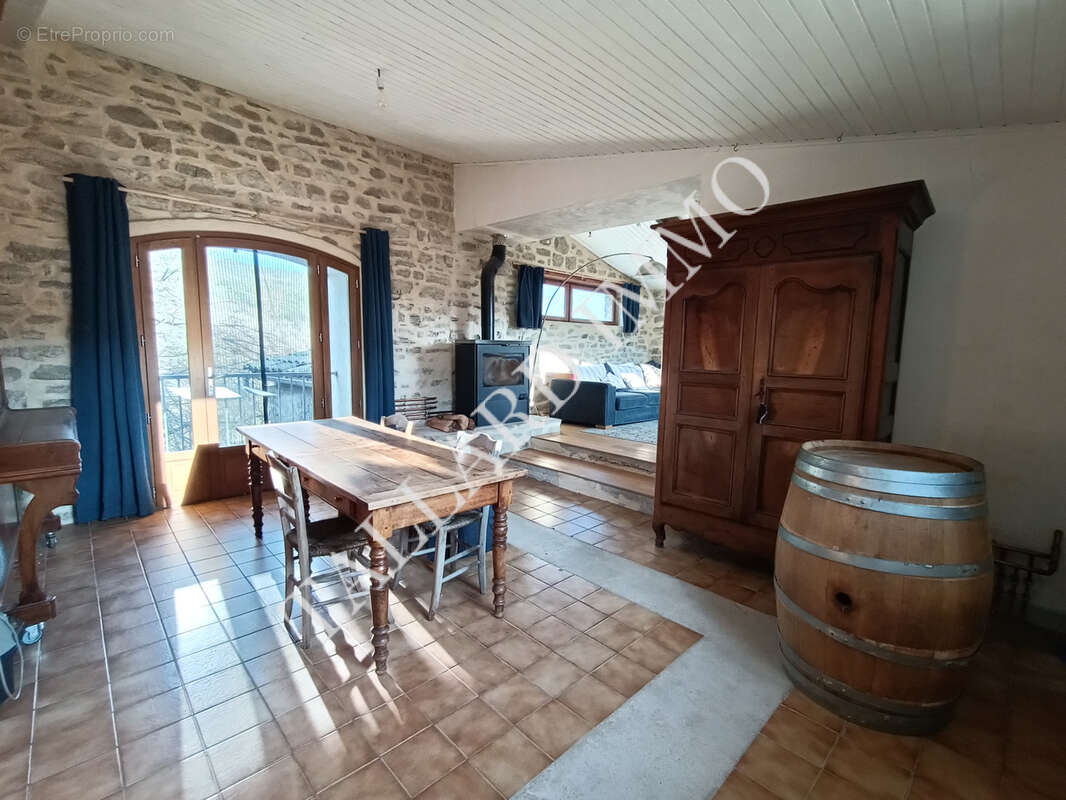 Maison à LARAGNE-MONTEGLIN