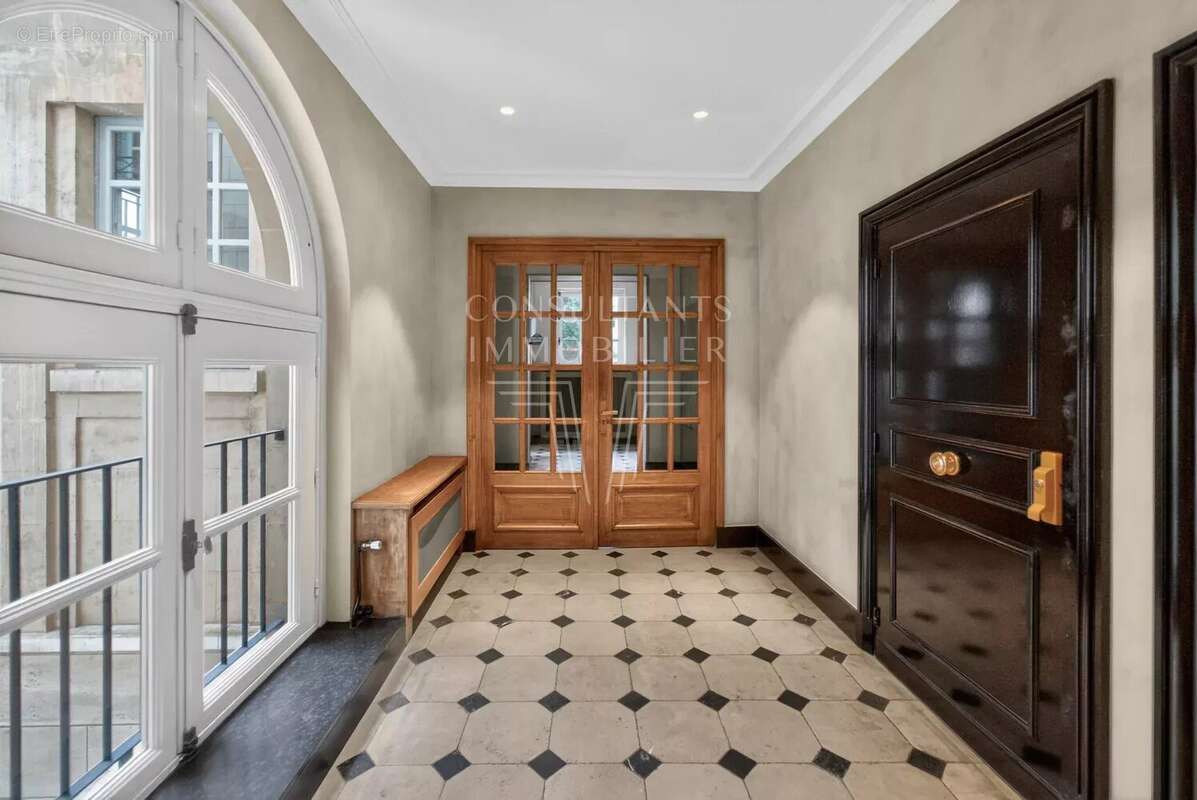 Appartement à PARIS-16E