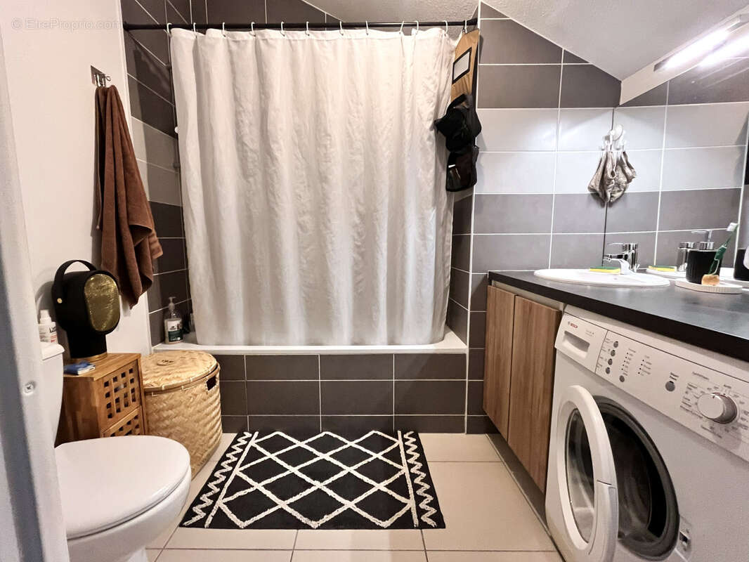 Exclusivité ! Duplex T3 avec loggia à proximité du centre de Saint Simon avec parking. - photo 8