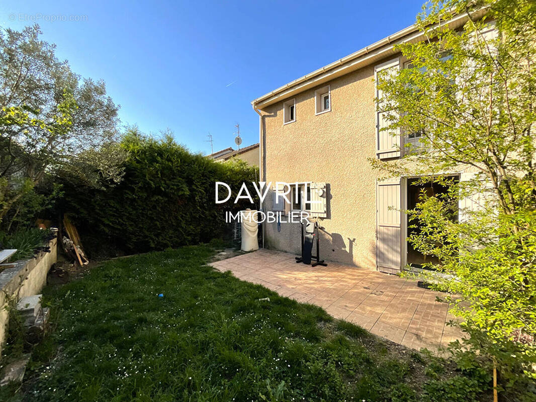 Maison à CHANTELOUP-LES-VIGNES