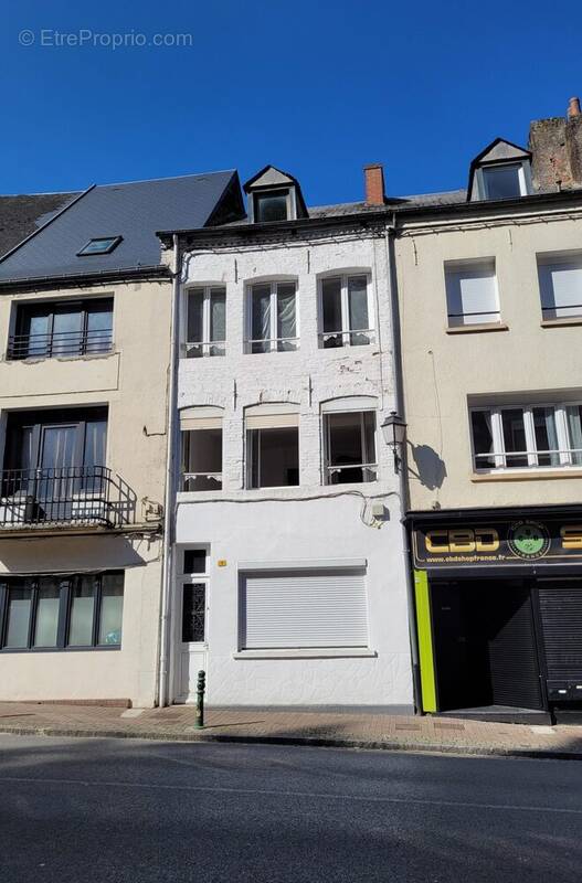 Maison à AVESNES-SUR-HELPE