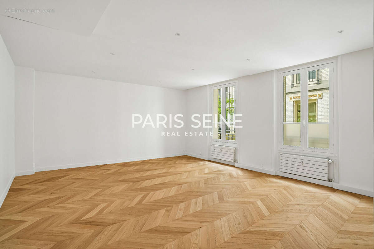 Appartement à PARIS-7E