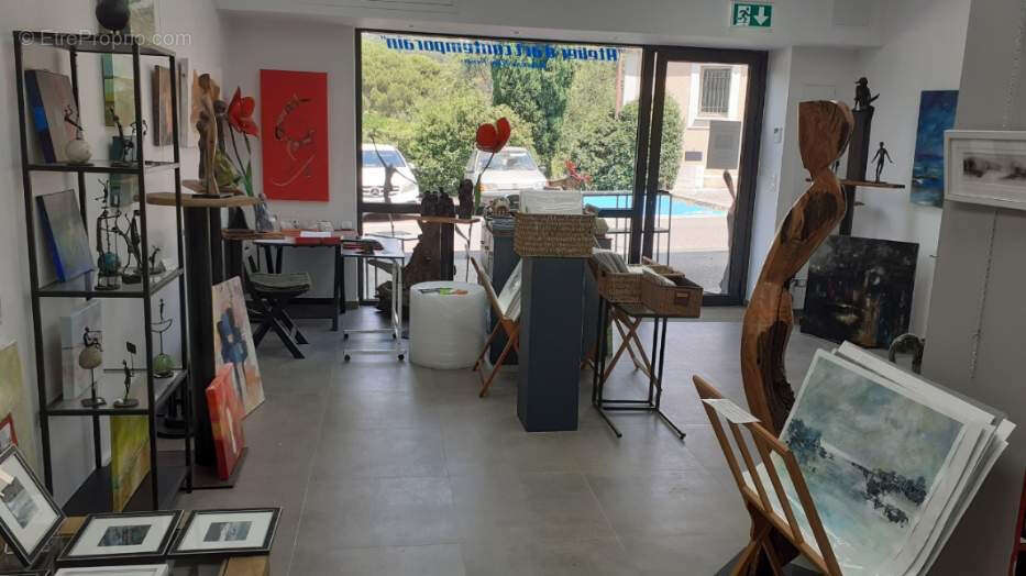Gigondas / murs commerciaux avec vitrine / surface 40m2 / tres bon etat - photo 5