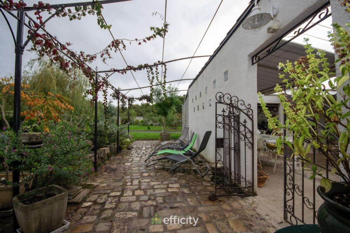 Maison à AVRIL-SUR-LOIRE