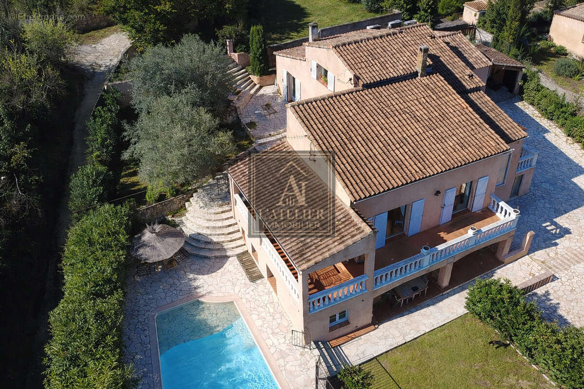 Maison de 175 m2 avec appartement de type2/3 indépendant, piscine et garage sur une parcelle de 1285 m2 - photo 17