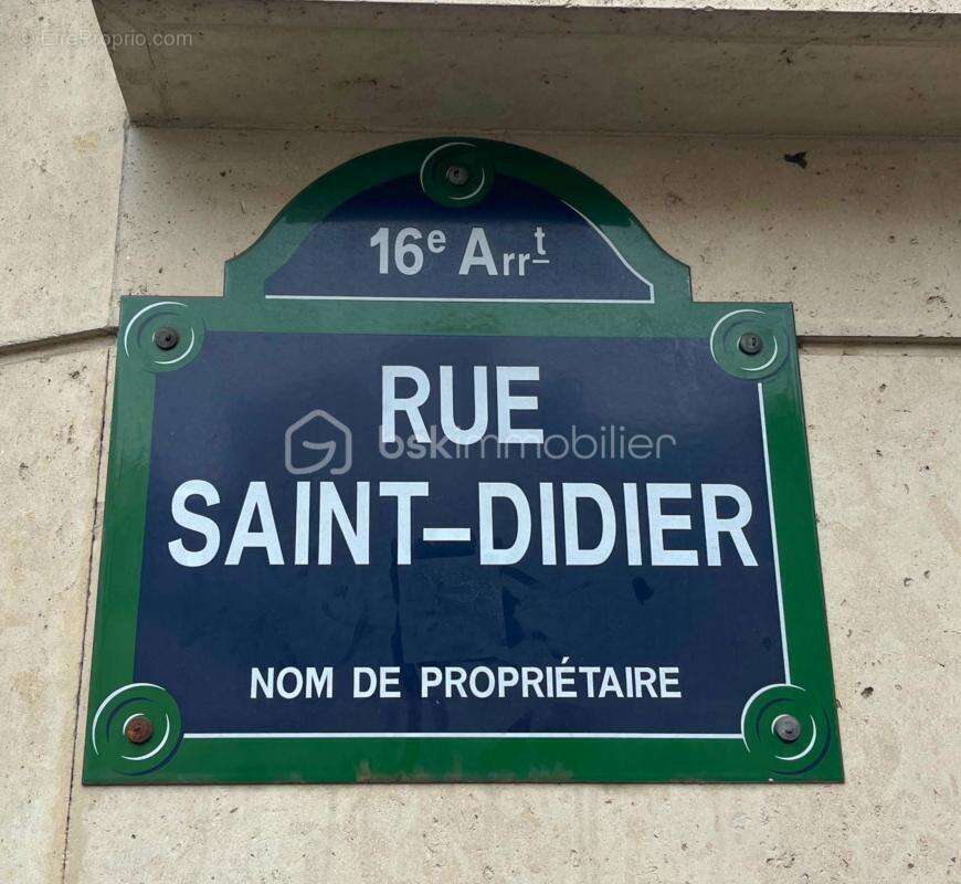 Parking à PARIS-16E