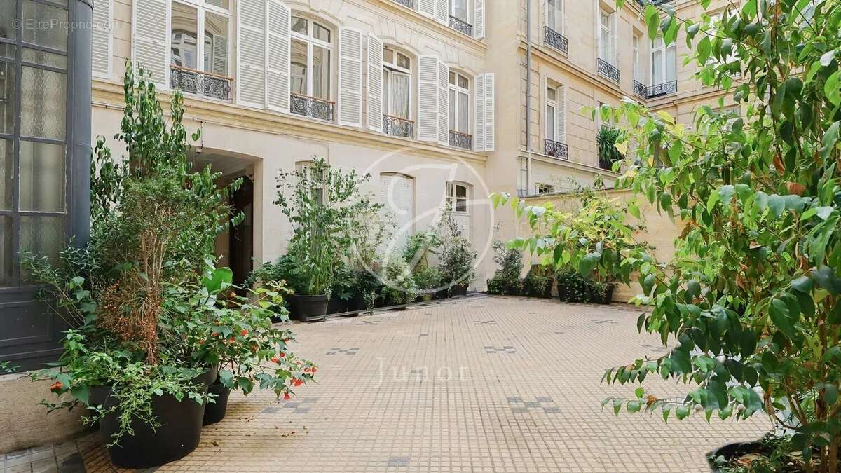 Appartement à PARIS-8E