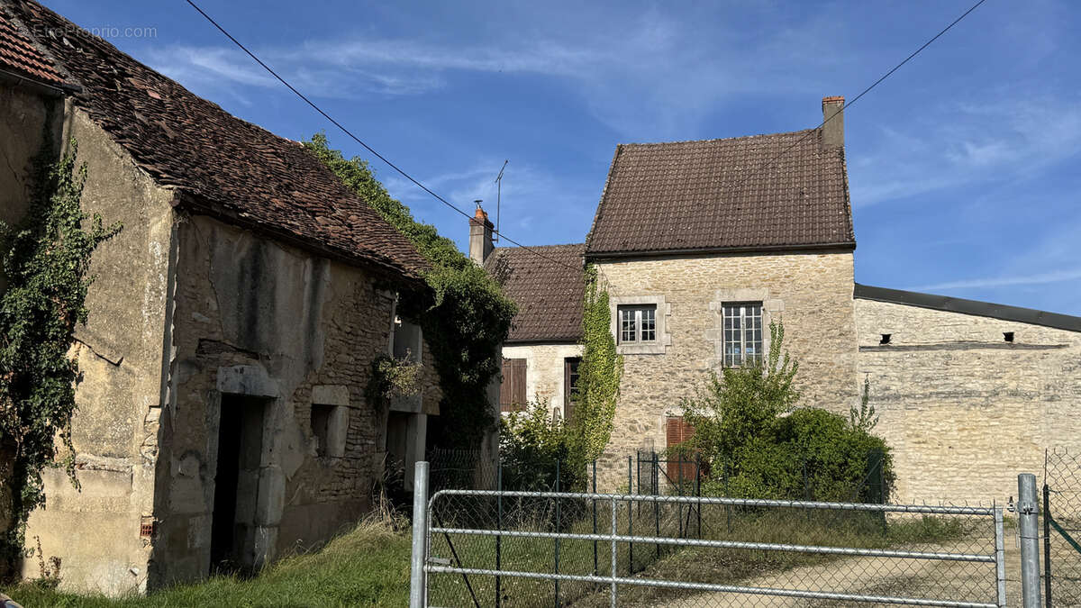 Maison à MONTILLOT