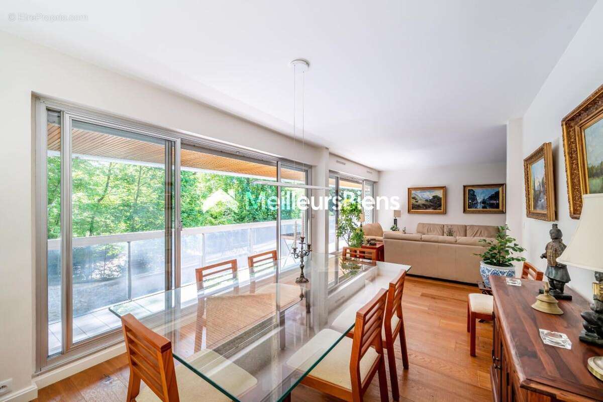 Appartement à VILLE-D'AVRAY