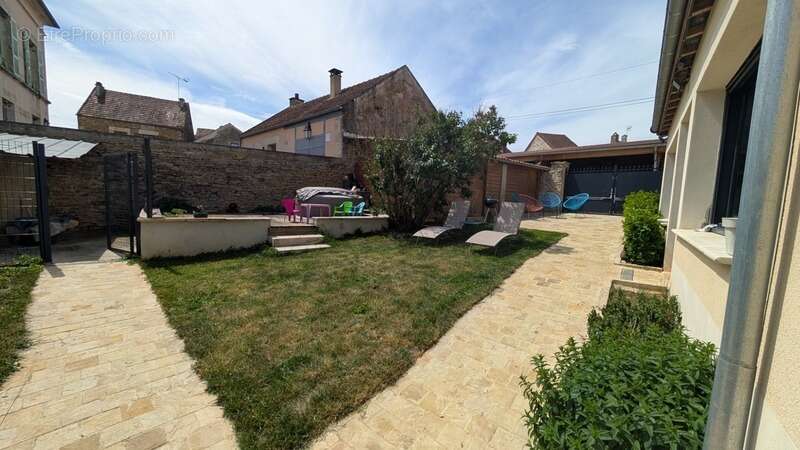 Maison à COUTARNOUX