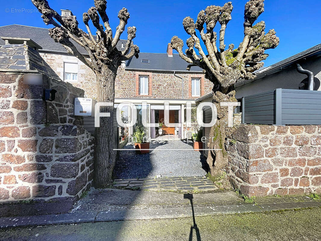 Maison à SAINT-DENIS-LE-GAST