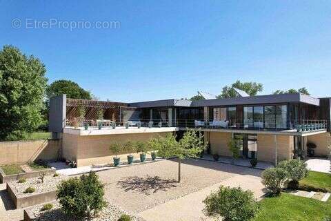 Maison 339 m² à Uzes  - photo 3