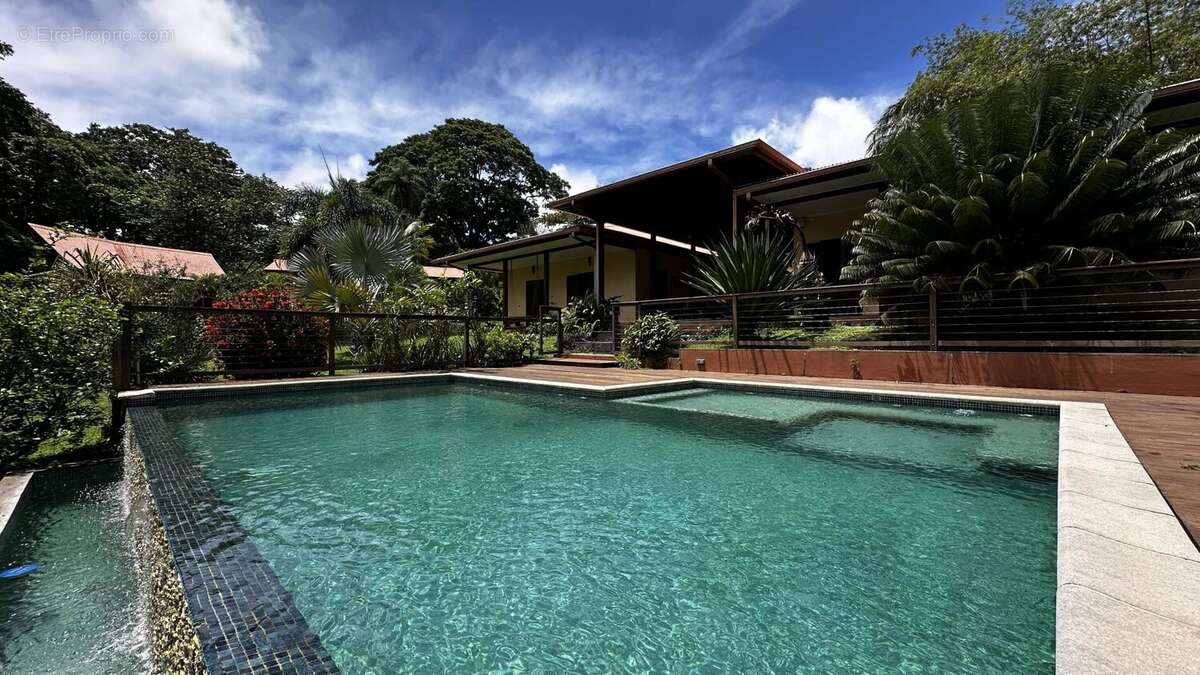 Maison à REMIRE-MONTJOLY