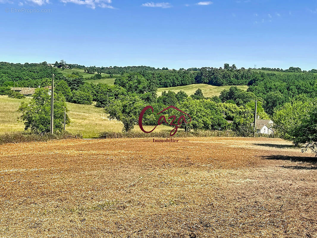 Terrain à SAINT-GENES-DE-LOMBAUD