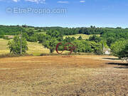 Terrain à SAINT-GENES-DE-LOMBAUD