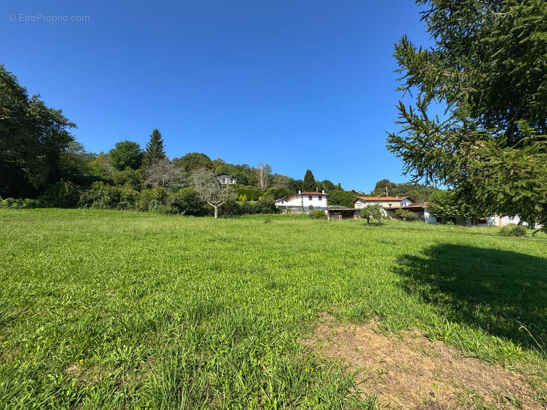 Terrain à SAINT-JEAN-PIED-DE-PORT