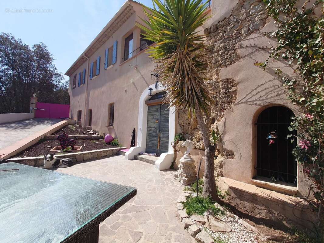 Propriété d'exception 273m² - 5 pièces + dépendances - 1,5ha - Trans-en-Provence - photo 2