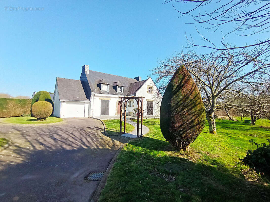 Maison à PLOUGOUMELEN