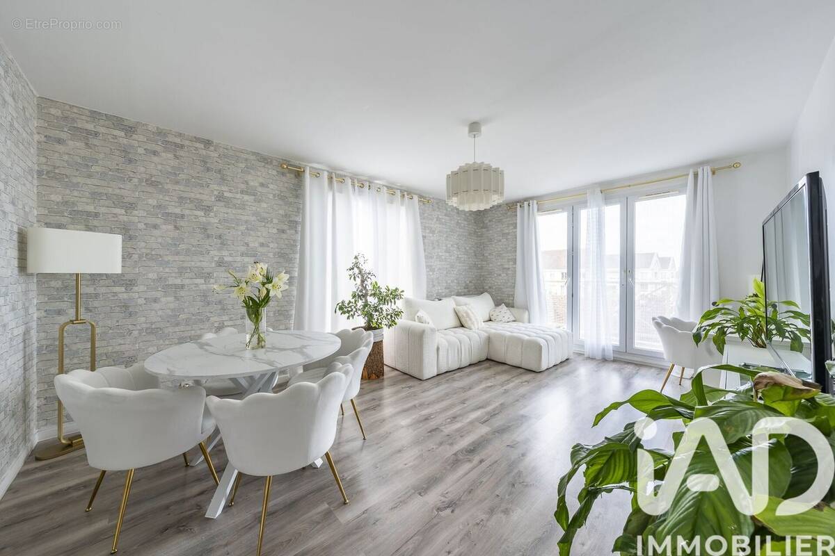 Photo 1 - Appartement à CHEVILLY-LARUE