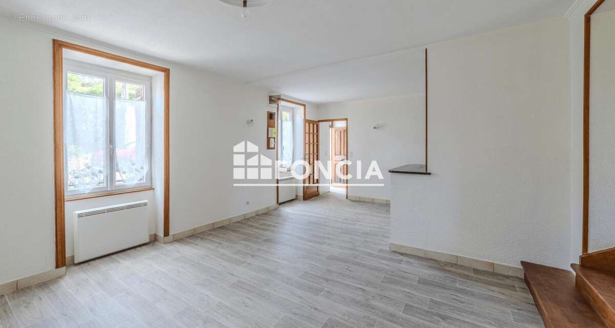 Maison en pierre – 99 m² – 3 chambres – Saint-Alban-les-Eaux - photo 4