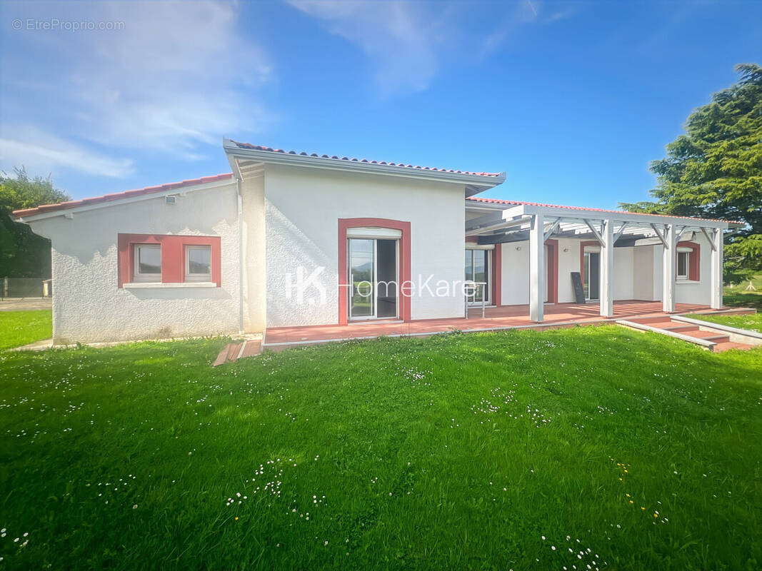 Maison à MONTREJEAU