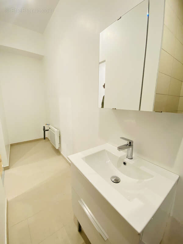 Appartement T1 rénové au 1er étage. - photo 9