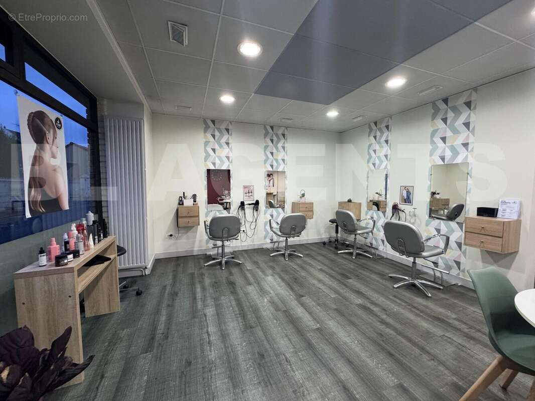 IMG_2541 - Commerce à TORCY