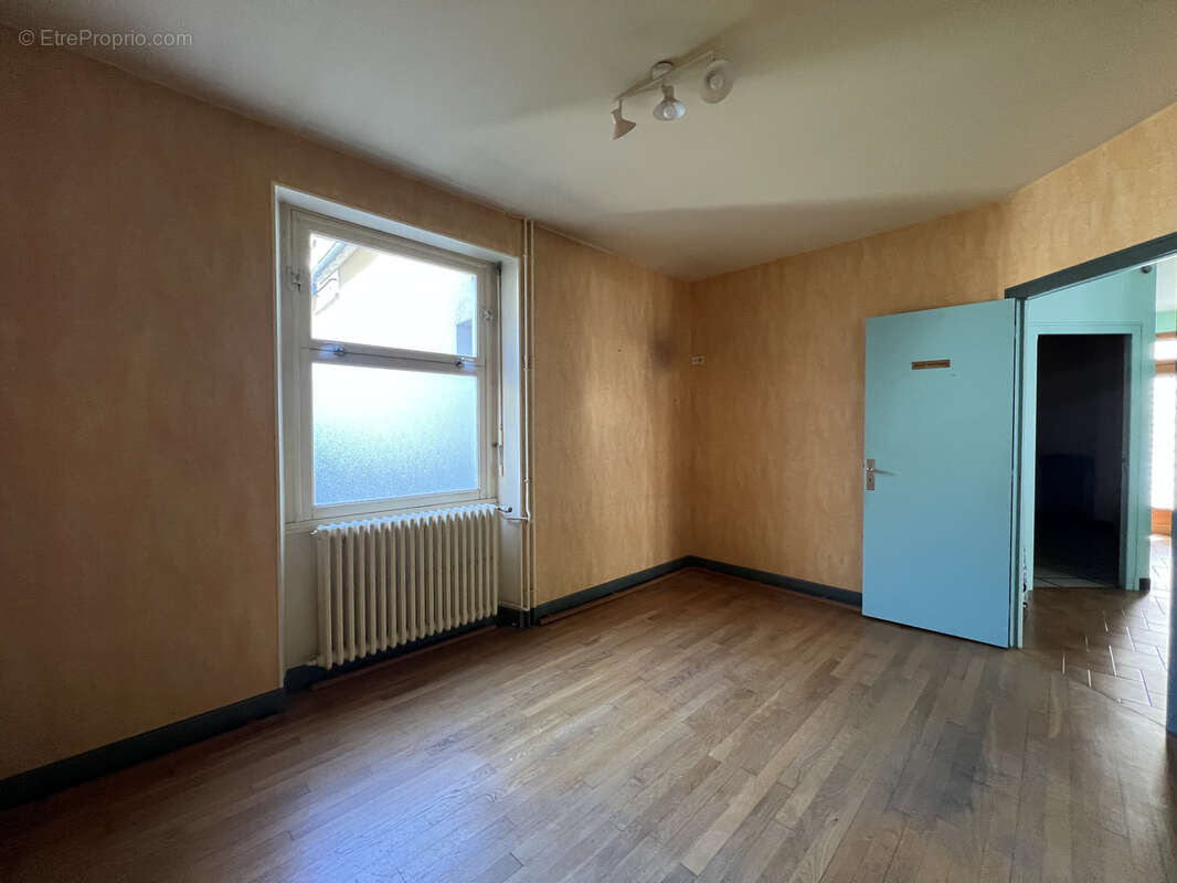 Ensemble Immobilier de deux maisons de ville avec commerce ! - photo 3
