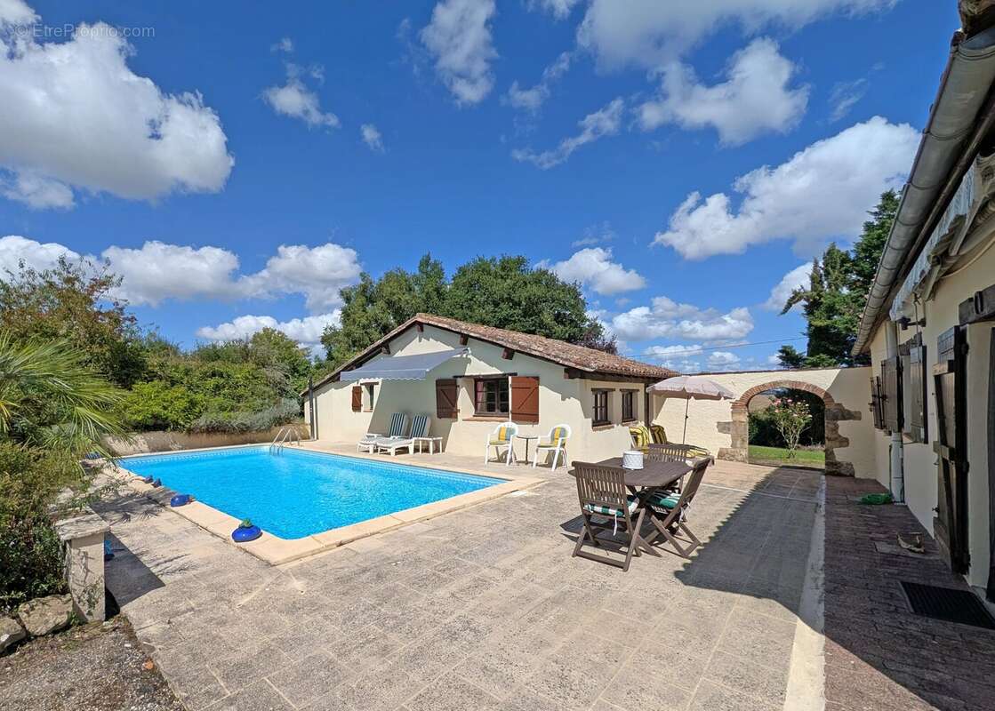 Maison en pierre de caractère avec deux chambres, piscine et maison d'amis - photo 17