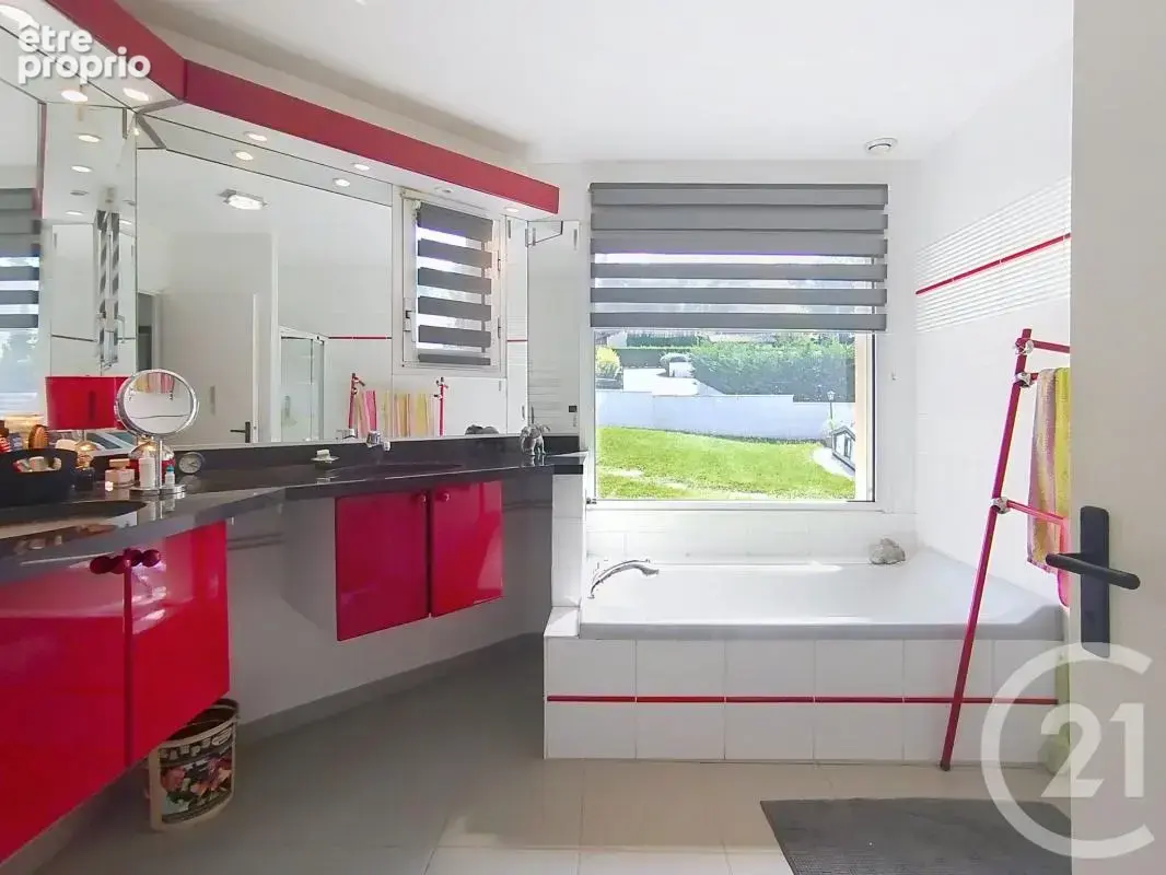 Maison 204 m² à Vienne  - photo 8