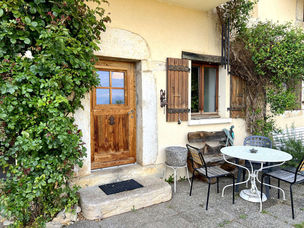 Maison à COLLONGES-SOUS-SALEVE