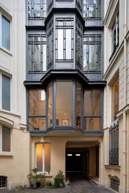 Commerce à PARIS-16E