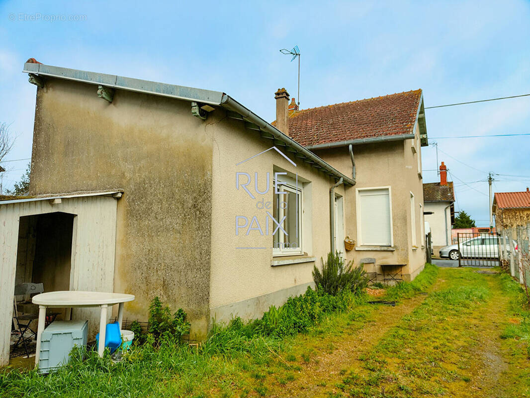 Maison à LENCLOITRE