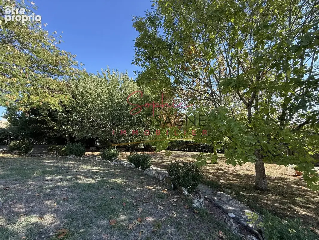 À Grézillac, maison de 145 m2 élevée sur sous-sol, implantée sur un terrain clos de 2 826 m2. - photo 21