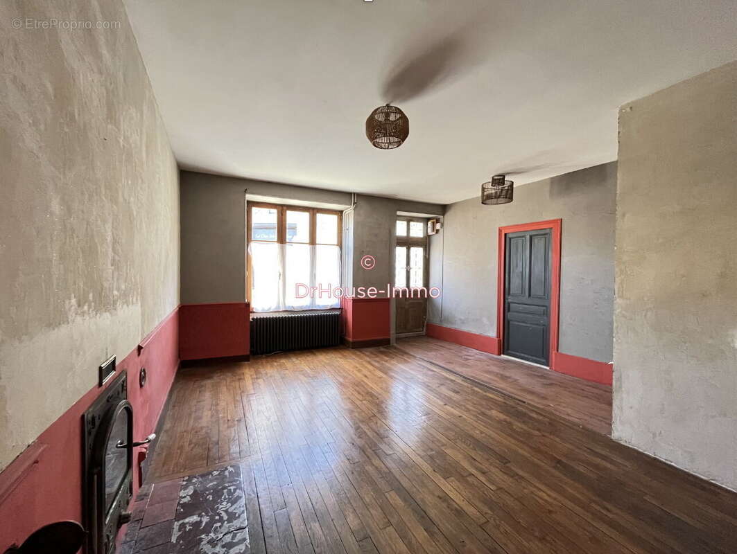 Maison à NOYERS